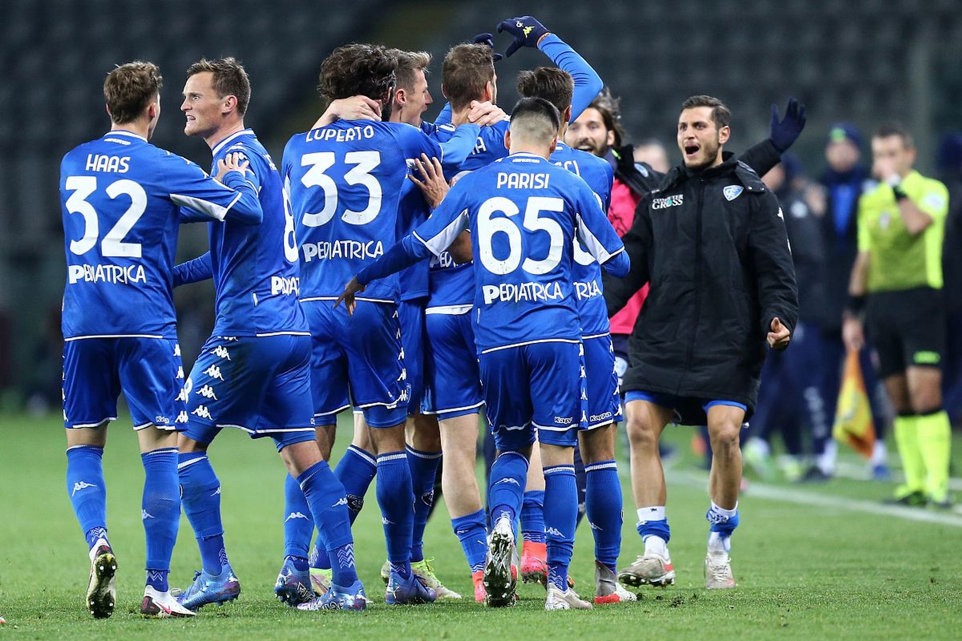 被球迷亲切 被球迷亲切